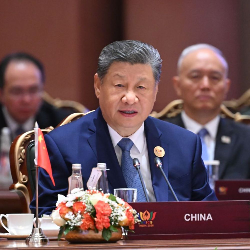 当地时间9月13日上午，国家主席习近平在新德里出席金砖国家领导人第十八次会晤第二阶段会议，并发表题为《筑牢金砖合作根基　壮大全球南方力量》的重要讲话。会前，习近平同与会领导人集体合影。