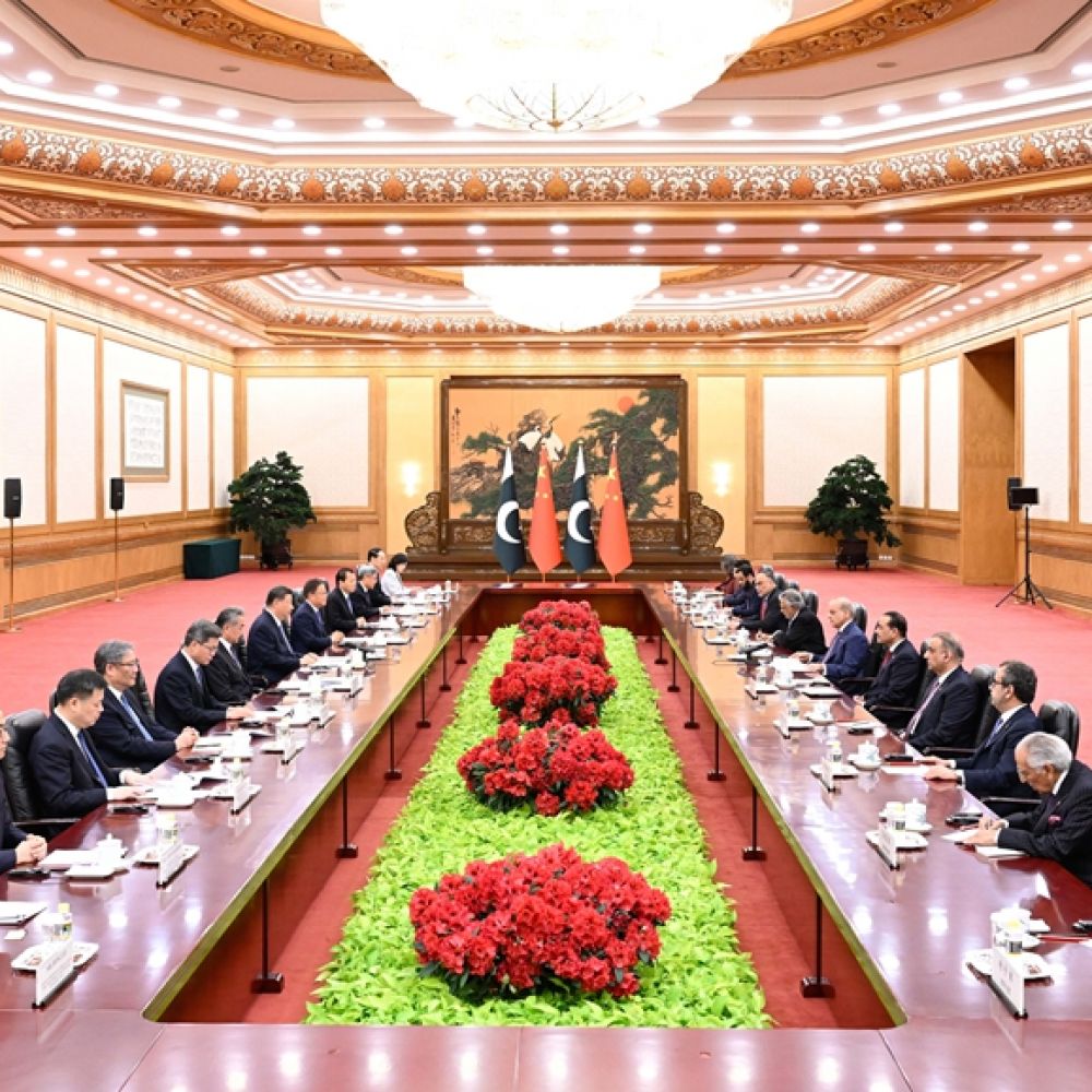习近平会见巴基斯坦总理夏巴兹